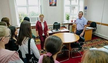 Школьники – на экскурсии в парламенте региона